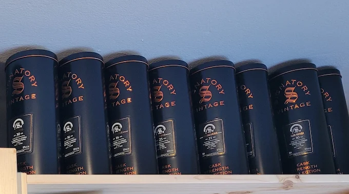 Ausgesuchte Whiskyflaschen aus verschiedenen Regionen